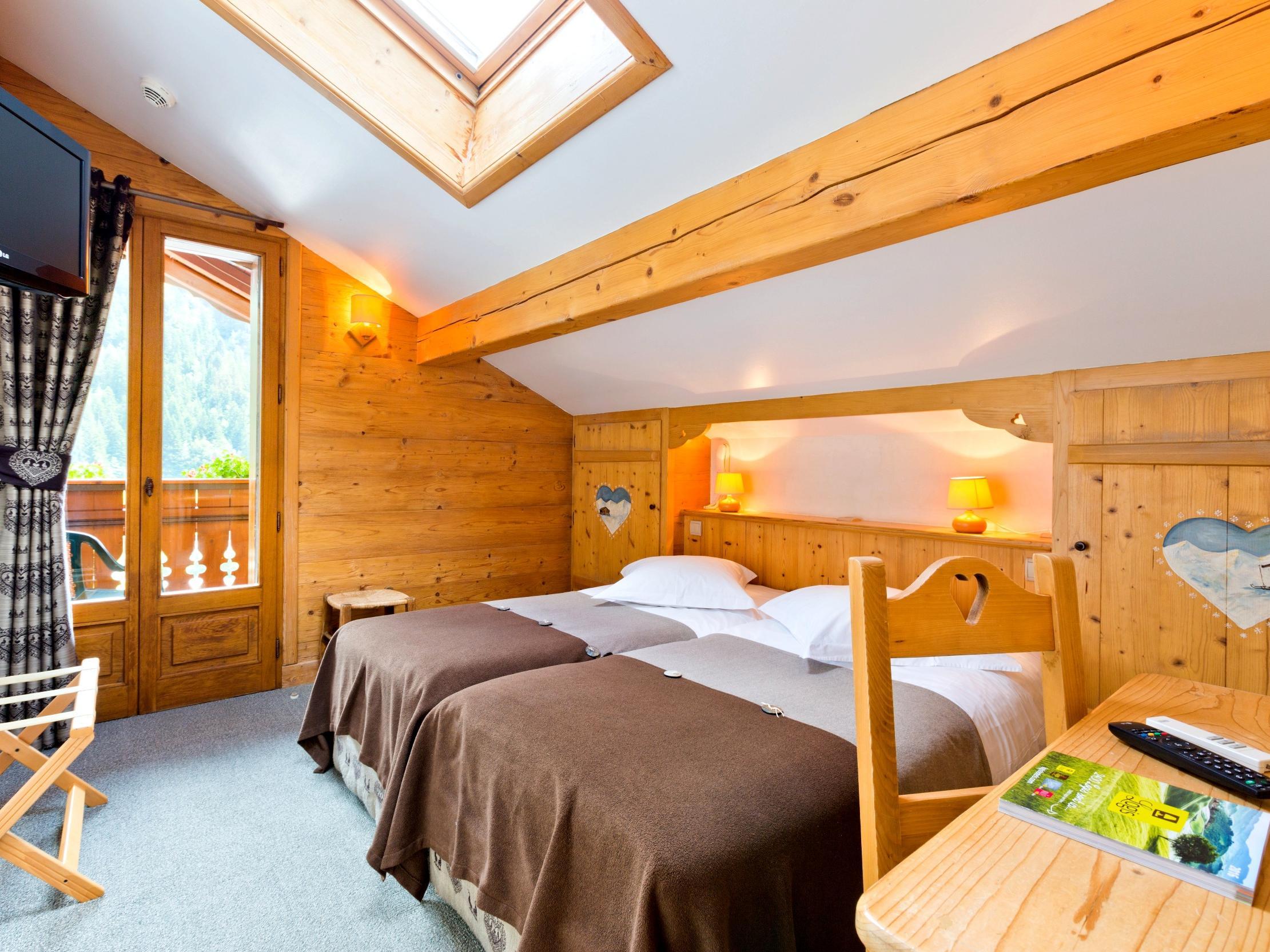 Logis La Croix-Saint-Maurice Hotel Le Grand-Bornand Exterior photo