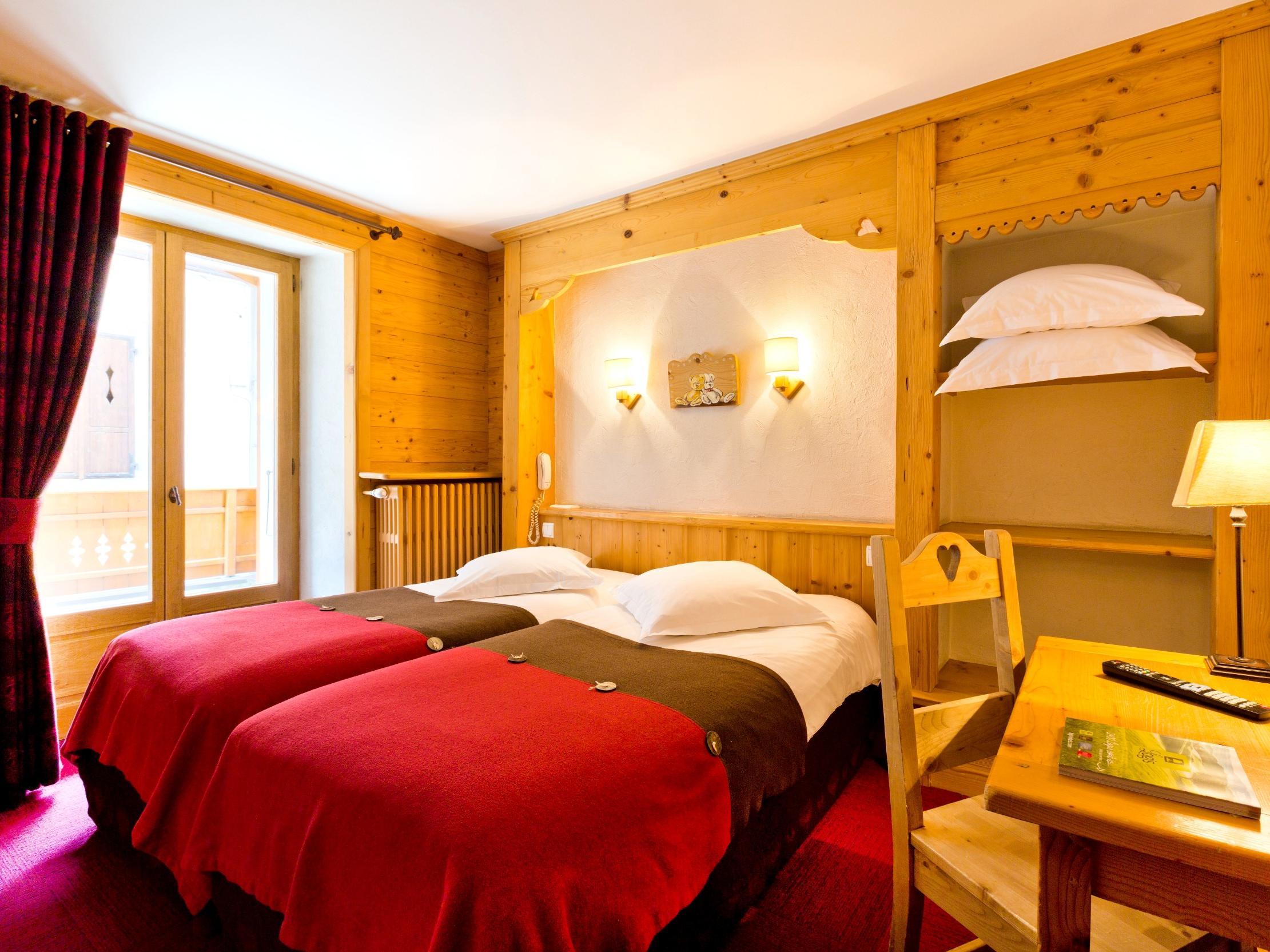 Logis La Croix-Saint-Maurice Hotel Le Grand-Bornand Exterior photo