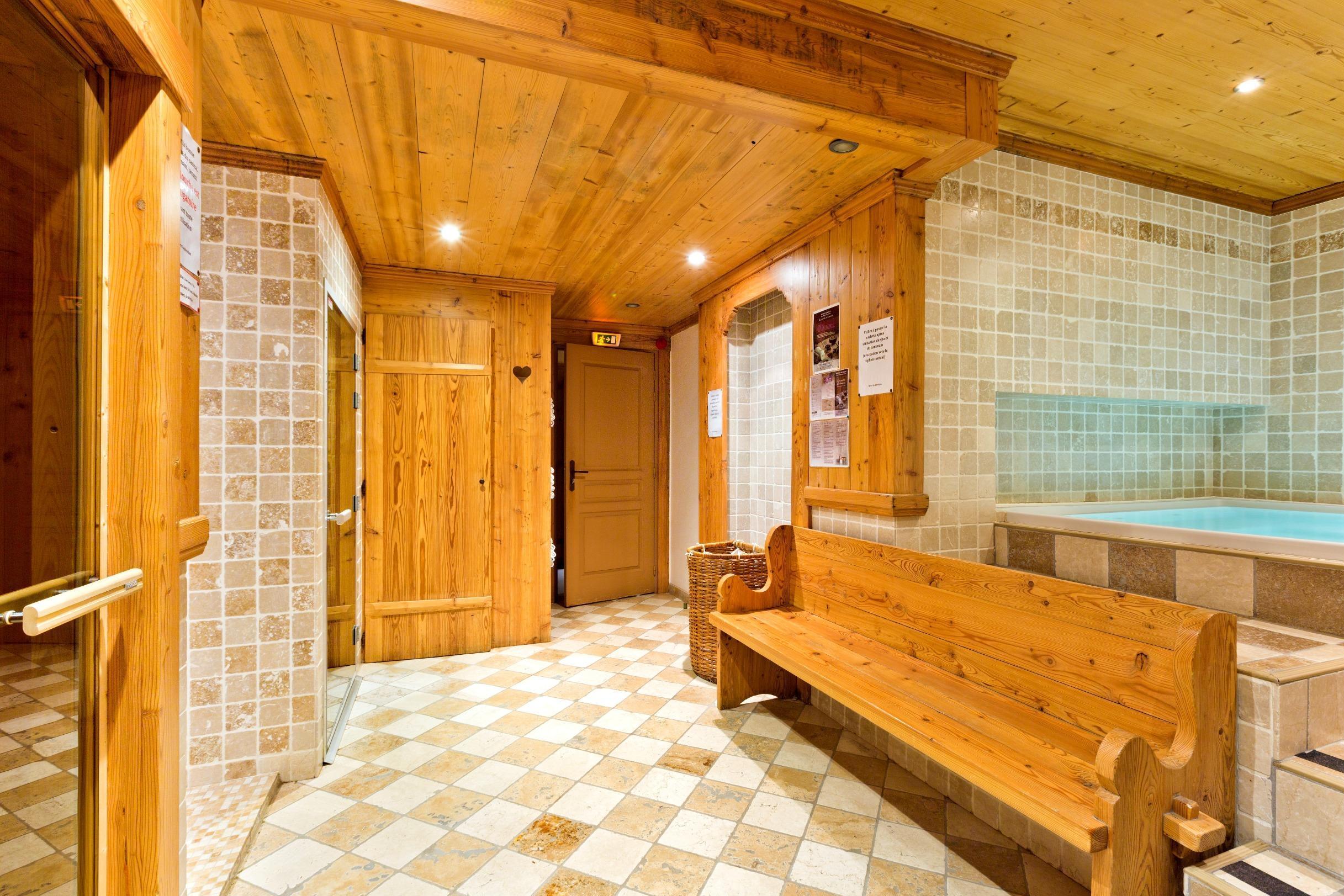 Logis La Croix-Saint-Maurice Hotel Le Grand-Bornand Exterior photo