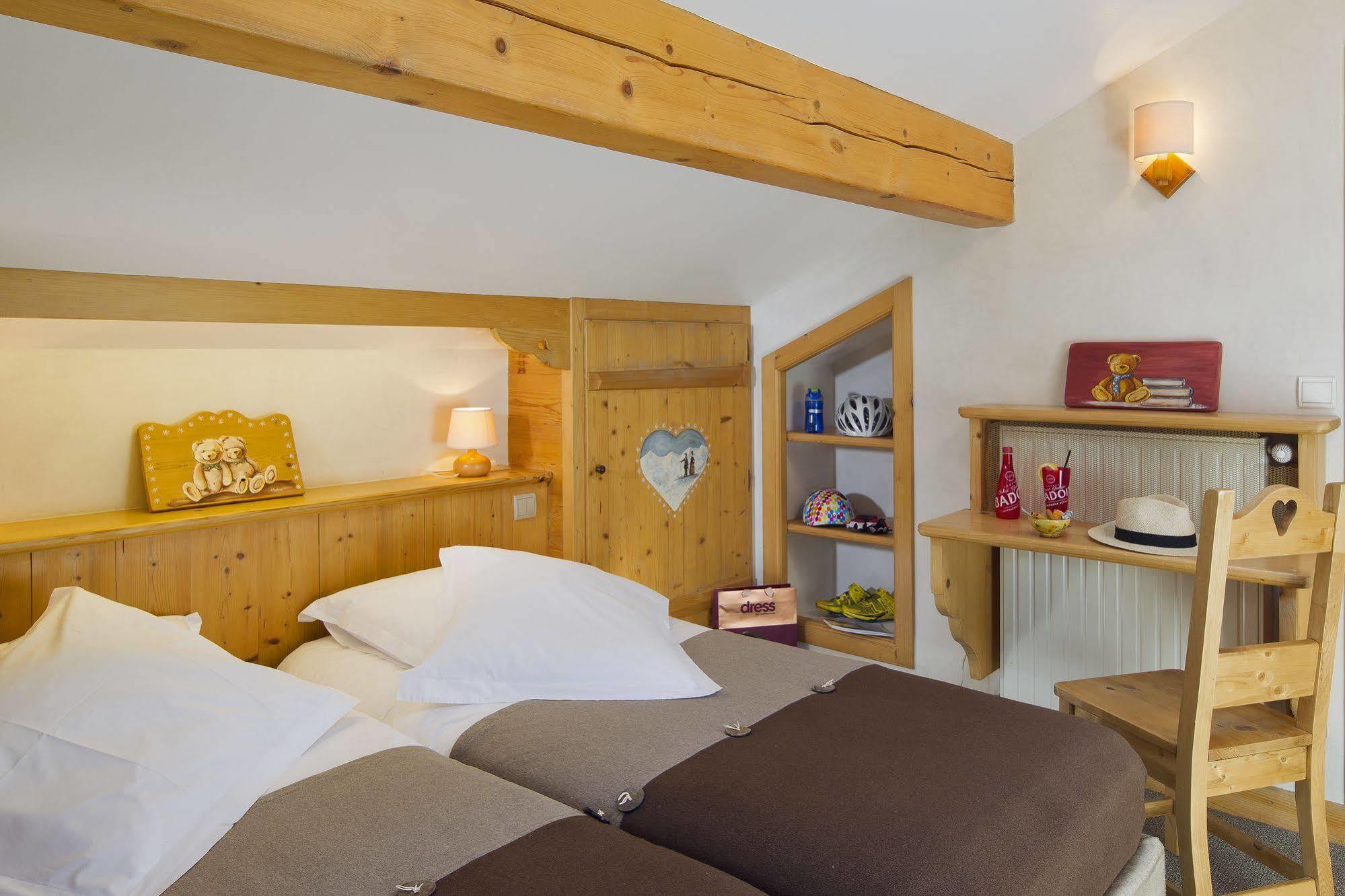 Logis La Croix-Saint-Maurice Hotel Le Grand-Bornand Exterior photo